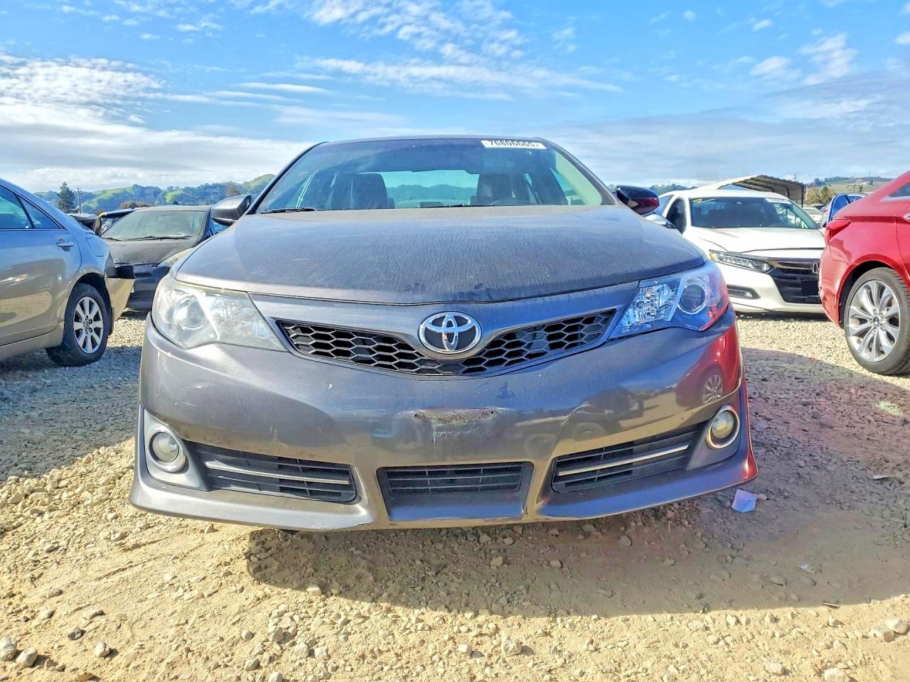 2014 TOYOTA CAMRY L photo 5