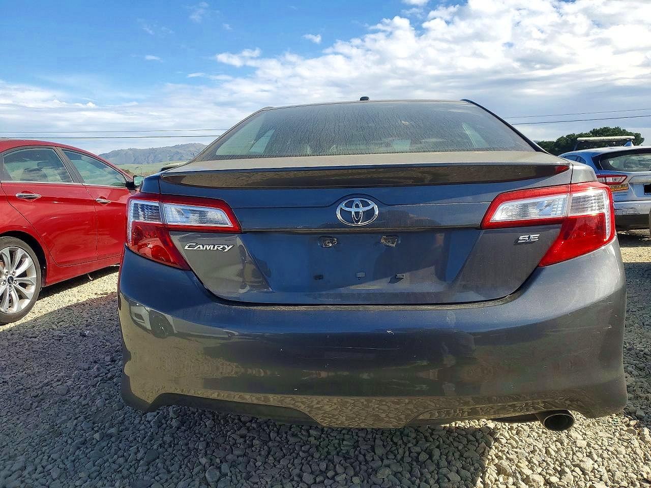 2014 TOYOTA CAMRY L photo 6
