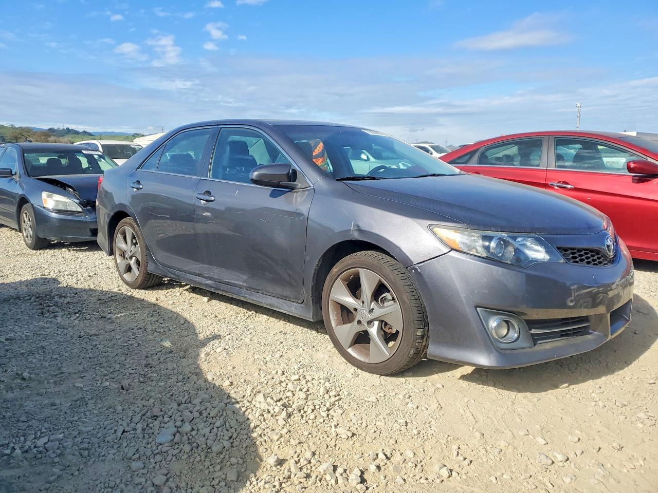2014 TOYOTA CAMRY L photo 4
