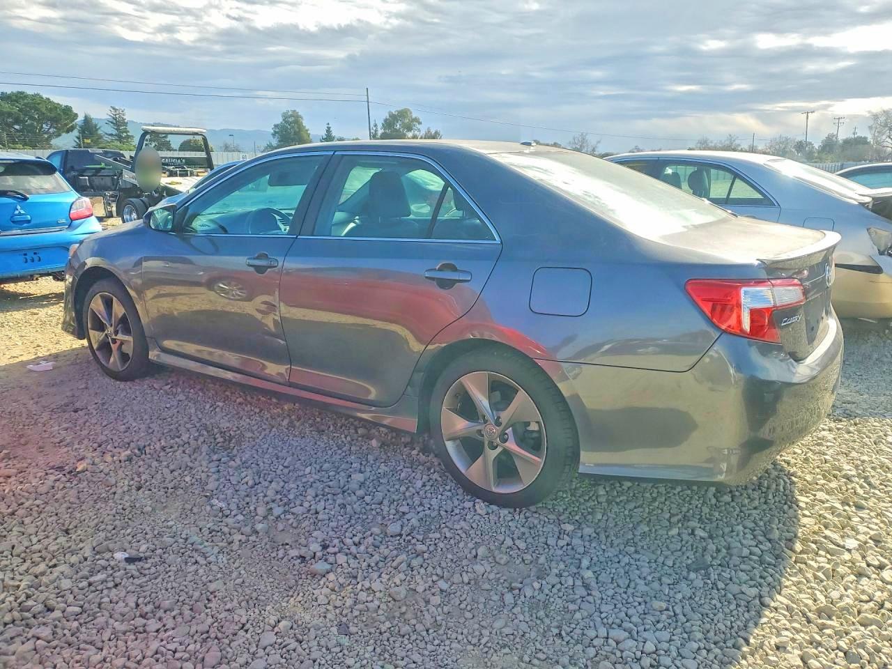 2014 TOYOTA CAMRY L photo 2