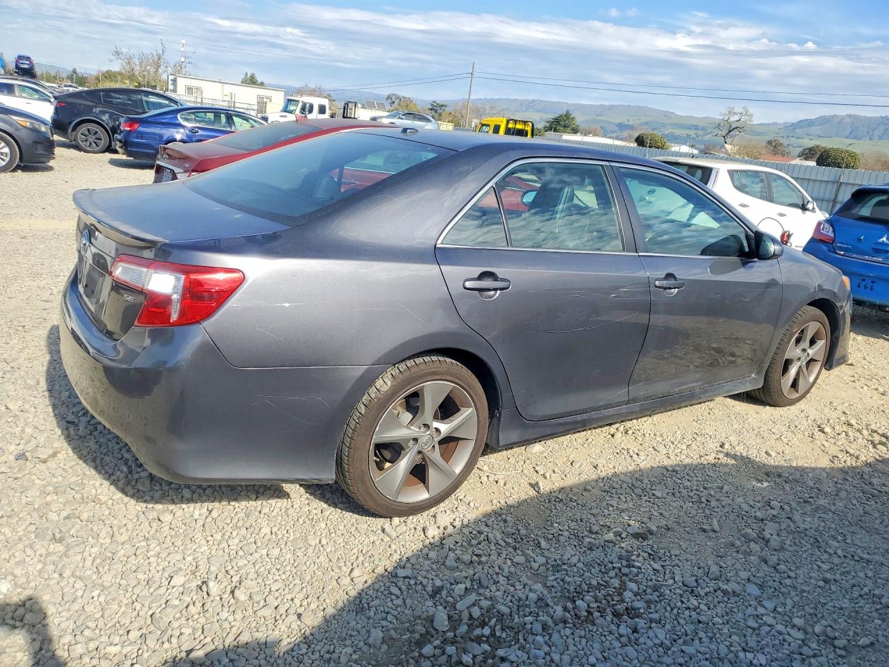2014 TOYOTA CAMRY L photo 3