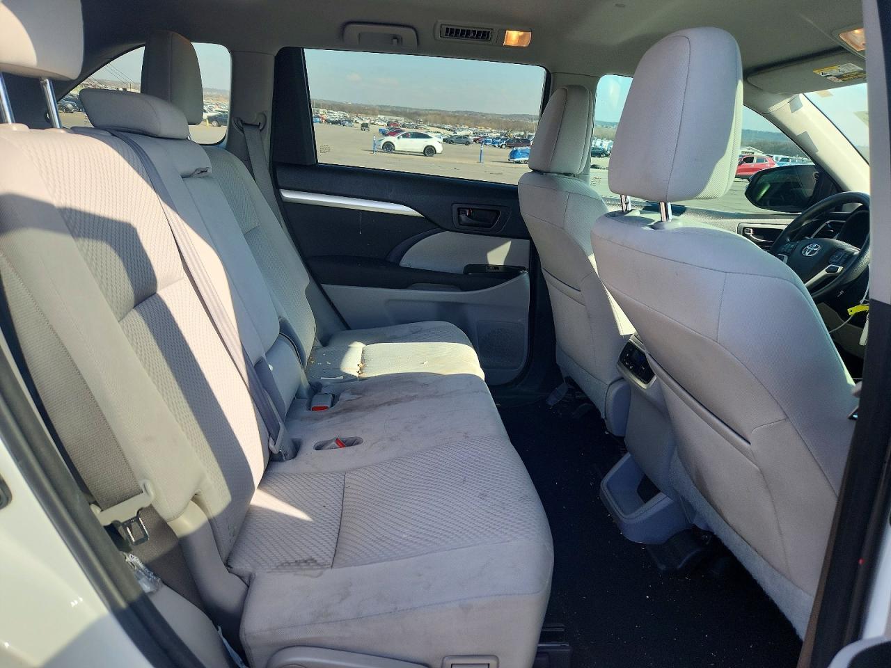 2016 TOYOTA HIGHLANDER LE photo 21