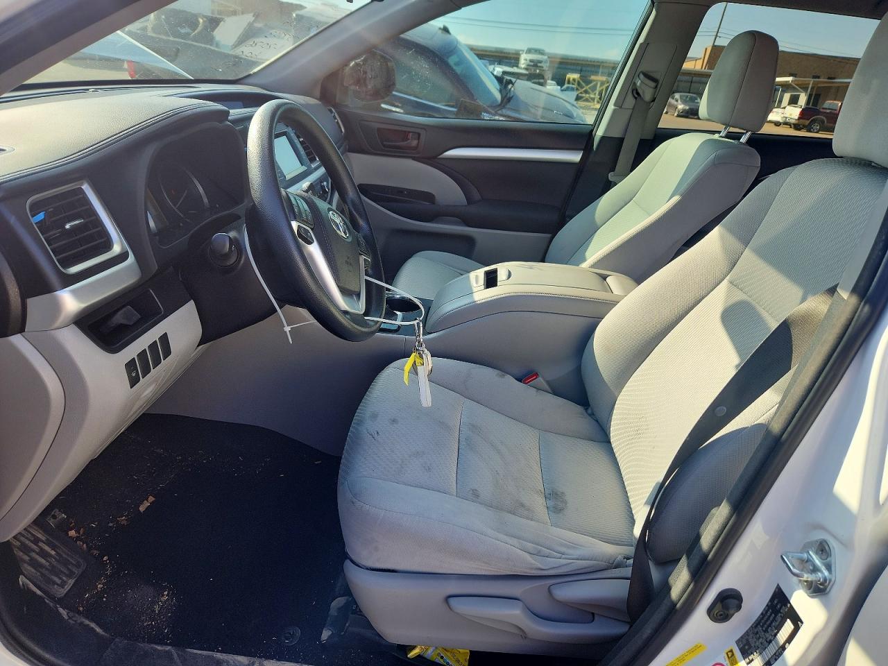2016 TOYOTA HIGHLANDER LE photo 13