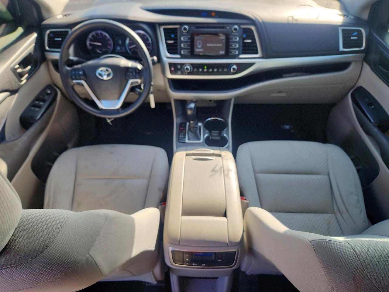 2016 TOYOTA HIGHLANDER LE photo 15