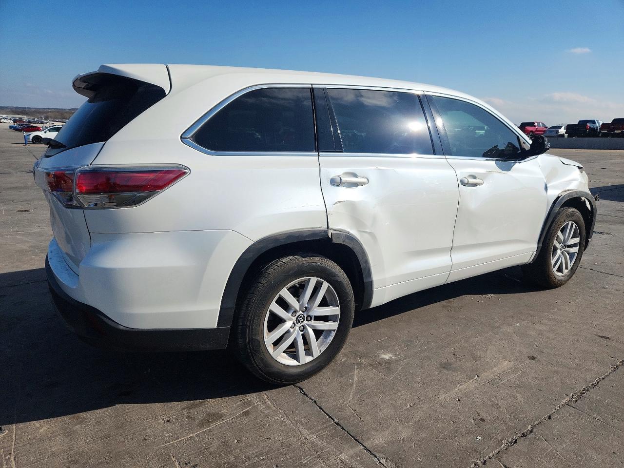 2016 TOYOTA HIGHLANDER LE photo 5