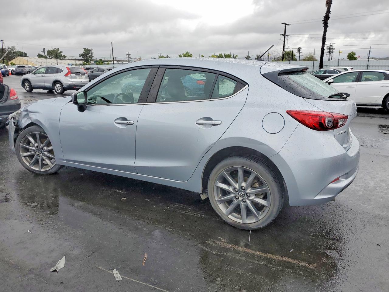 2018 MAZDA 3 TOURING photo 2