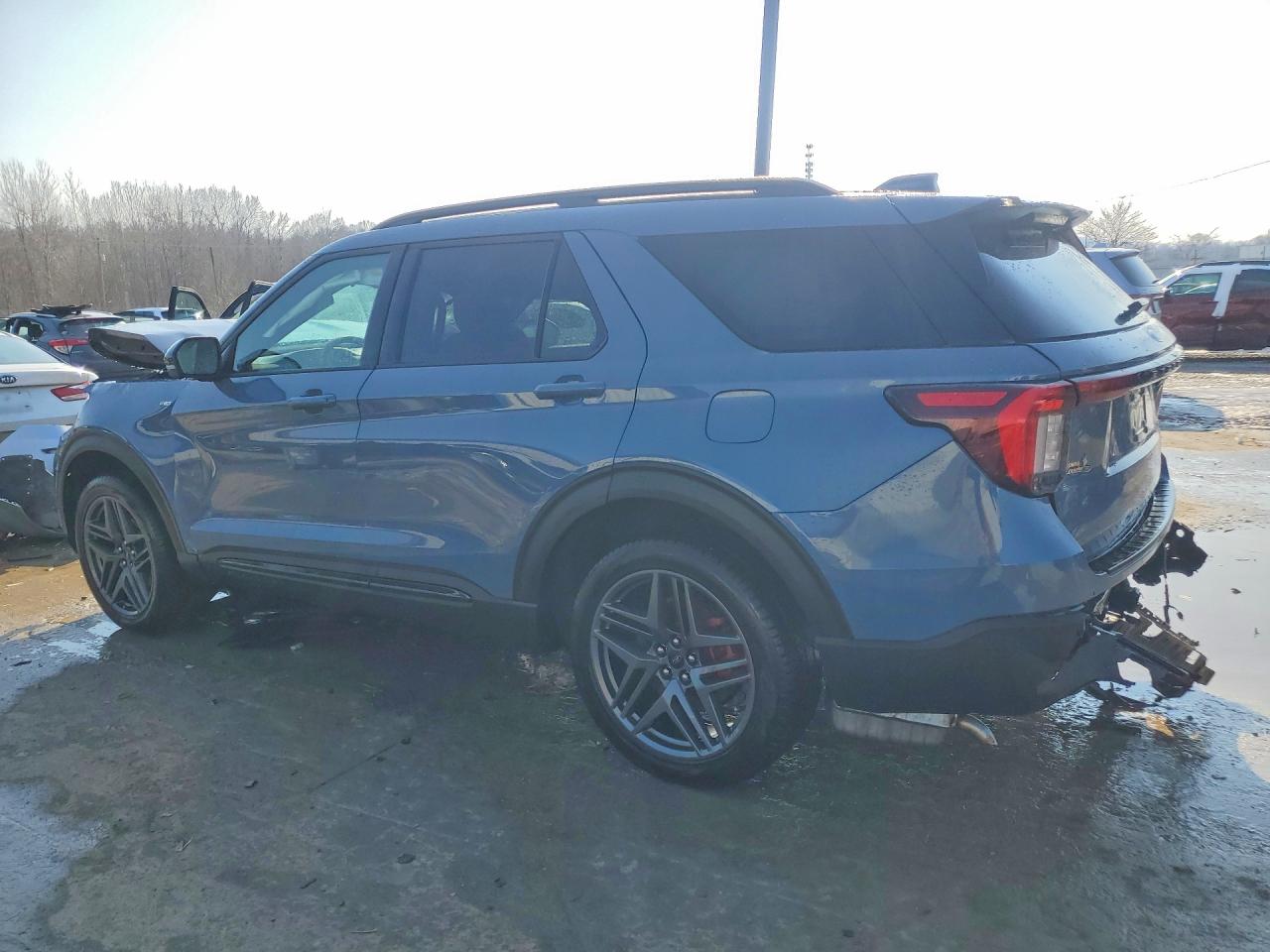 2025 FORD EXPLORER ST-LINE photo 2