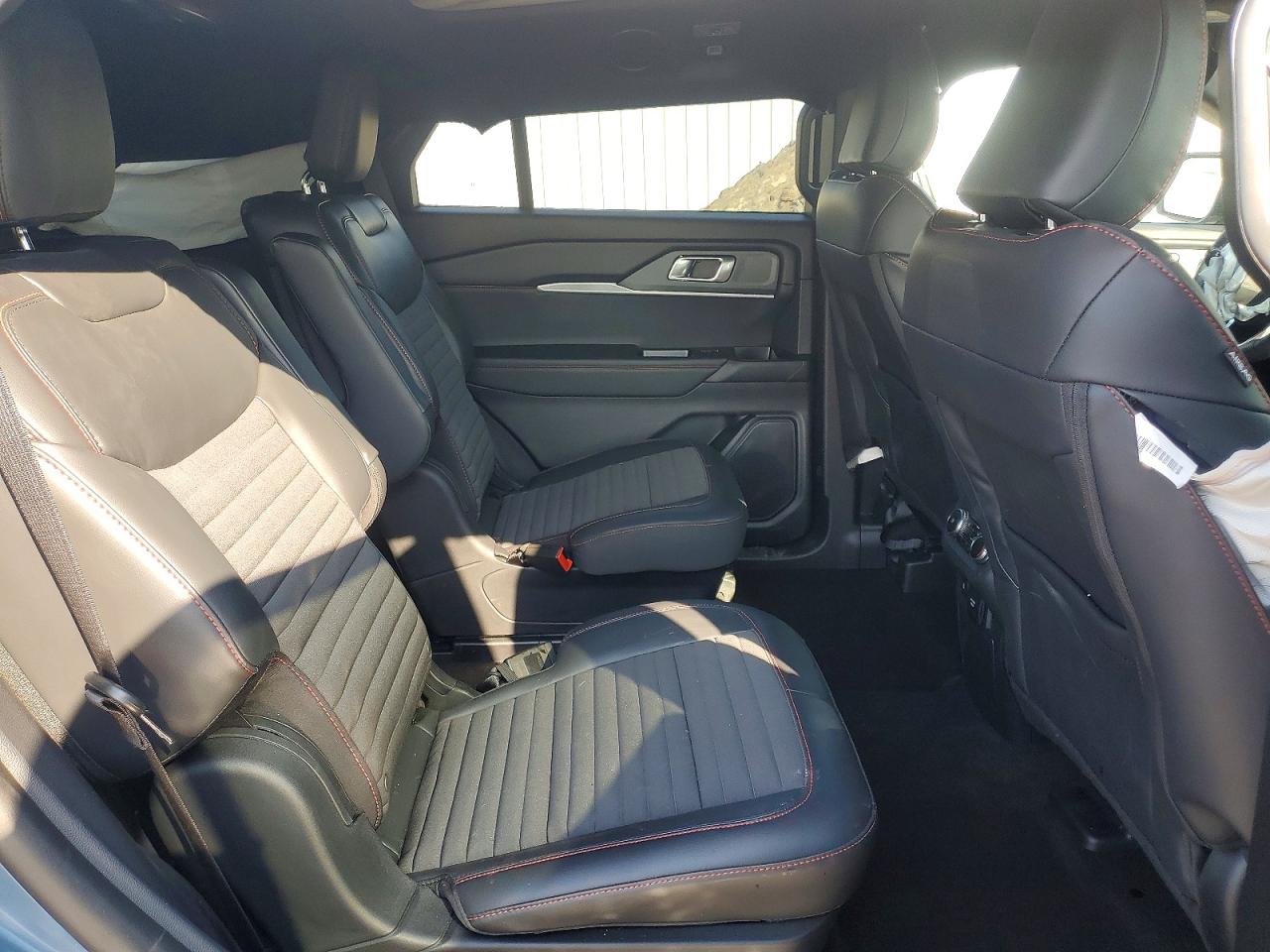 2025 FORD EXPLORER ST-LINE photo 11