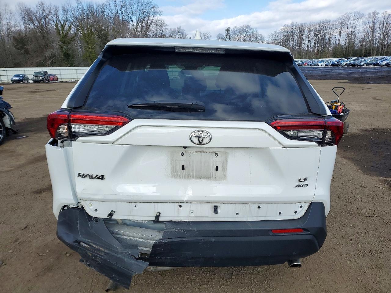 2024 TOYOTA RAV4 LE photo 16
