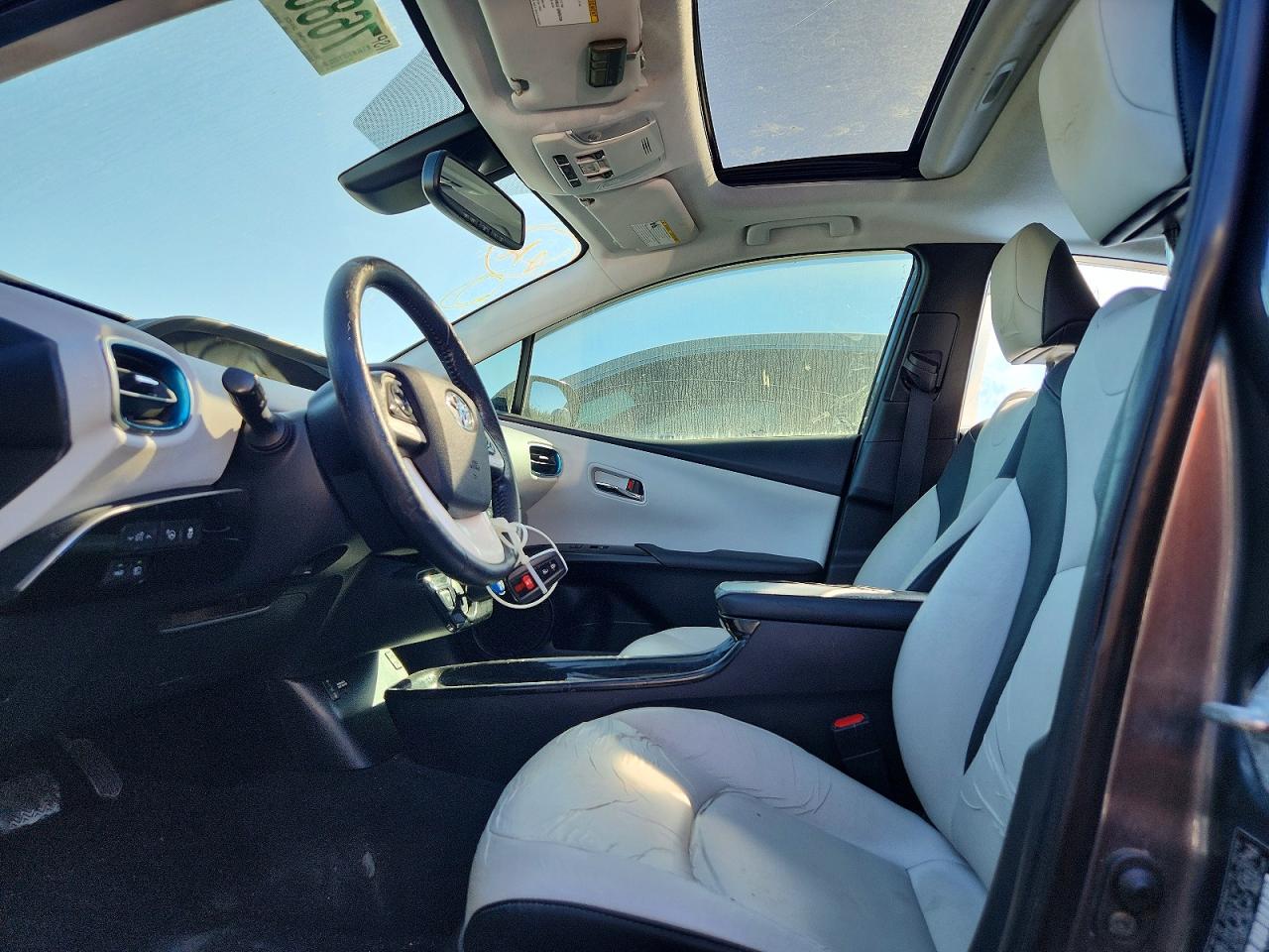 2016 TOYOTA PRIUS FOUR photo 13