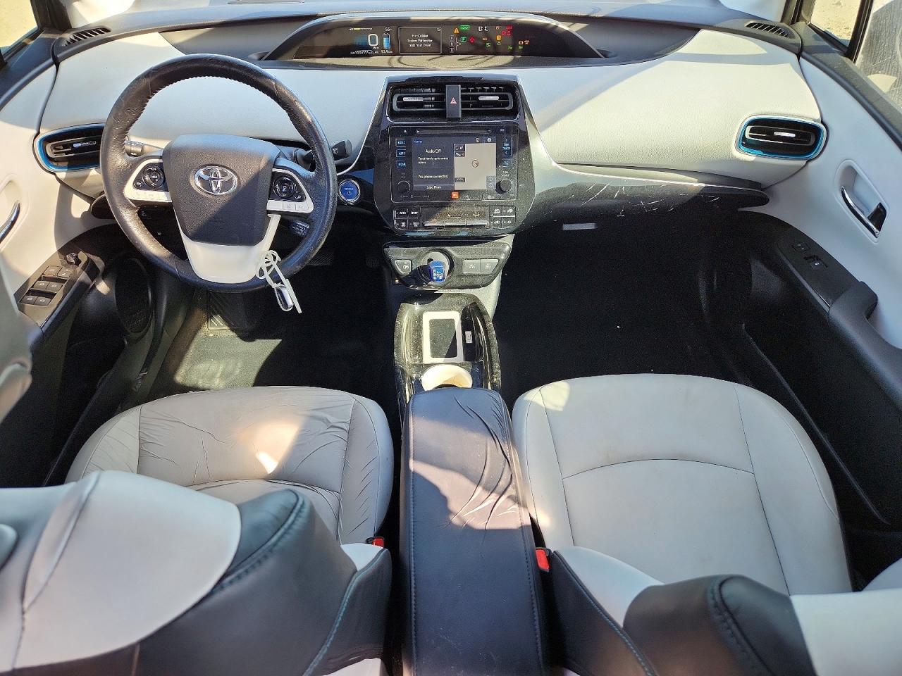 2016 TOYOTA PRIUS FOUR photo 15