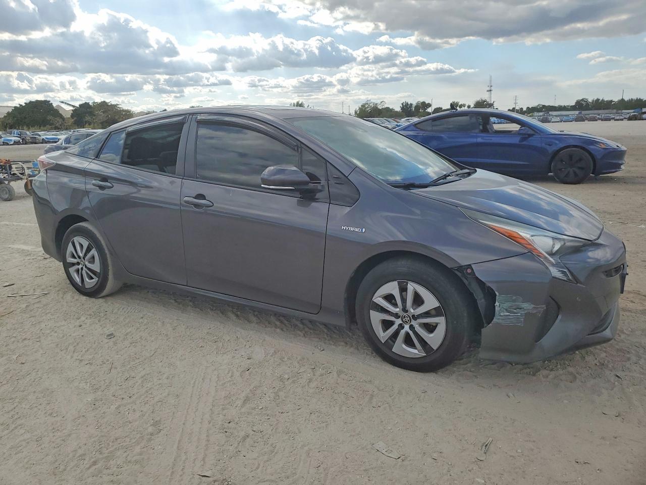 2016 TOYOTA PRIUS FOUR photo 7