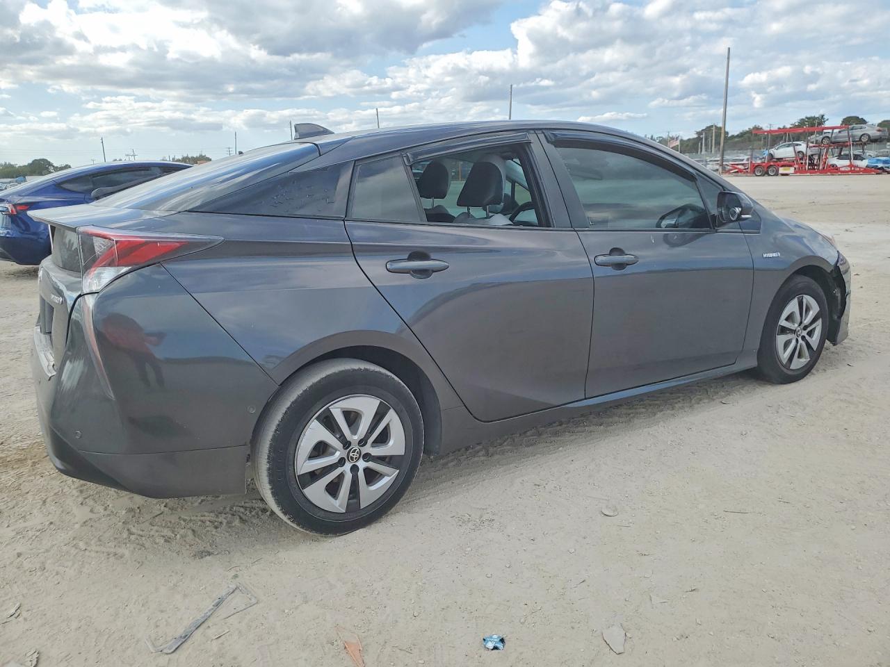 2016 TOYOTA PRIUS FOUR photo 5