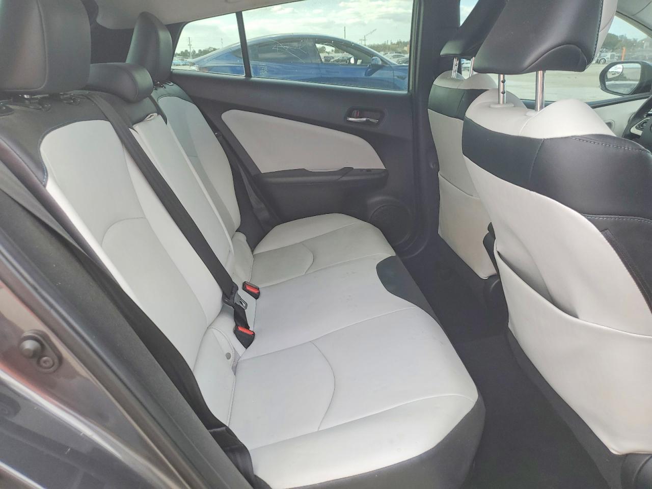 2016 TOYOTA PRIUS FOUR photo 19