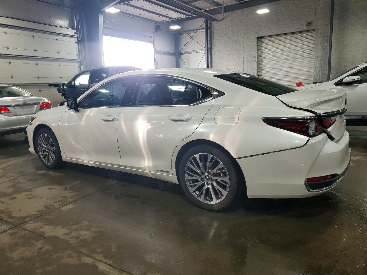 2020 LEXUS ES 300H photo 2