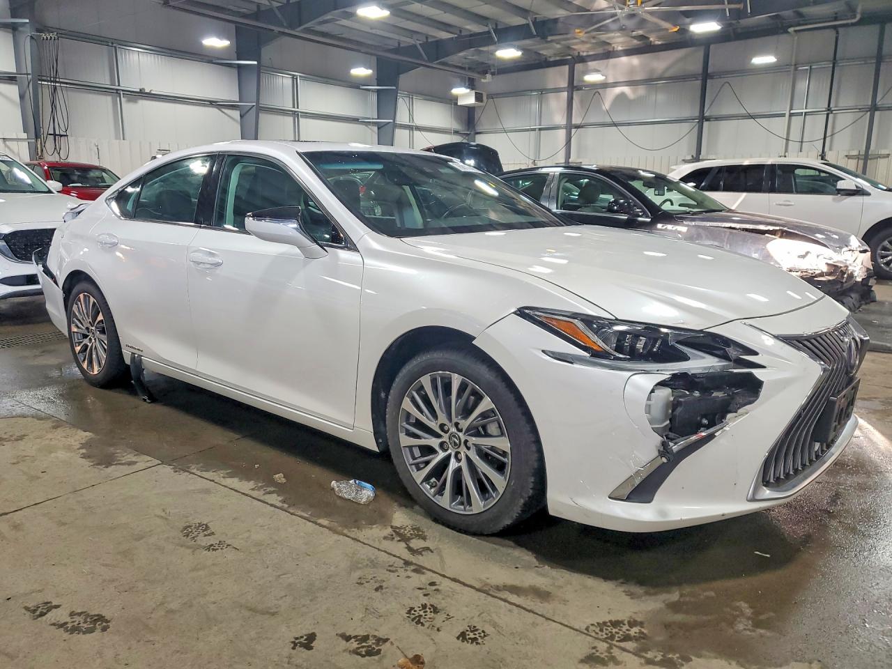 2020 LEXUS ES 300H photo 4