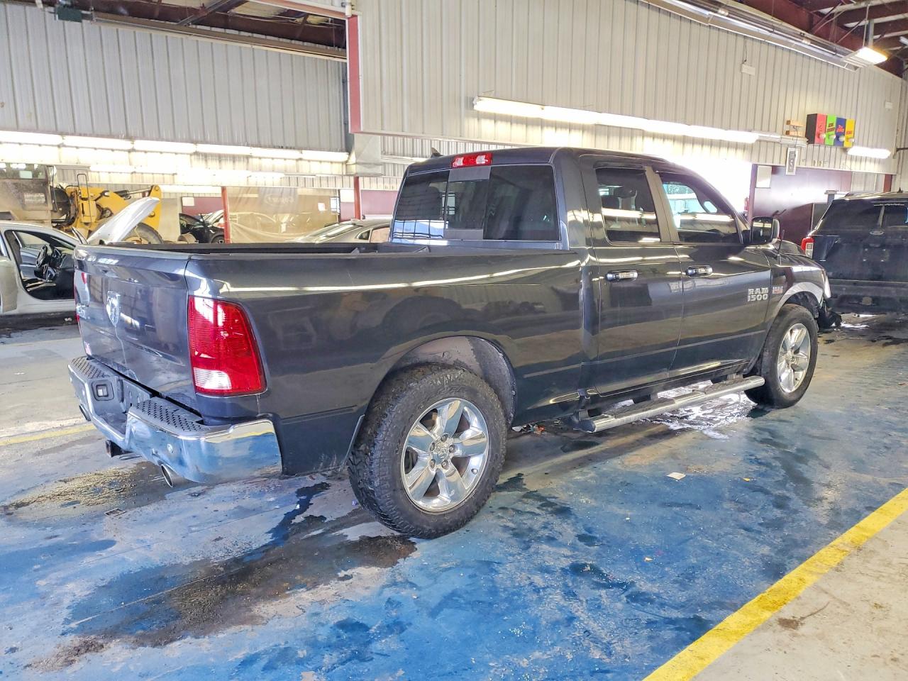 2016 RAM 1500 SLT photo 5
