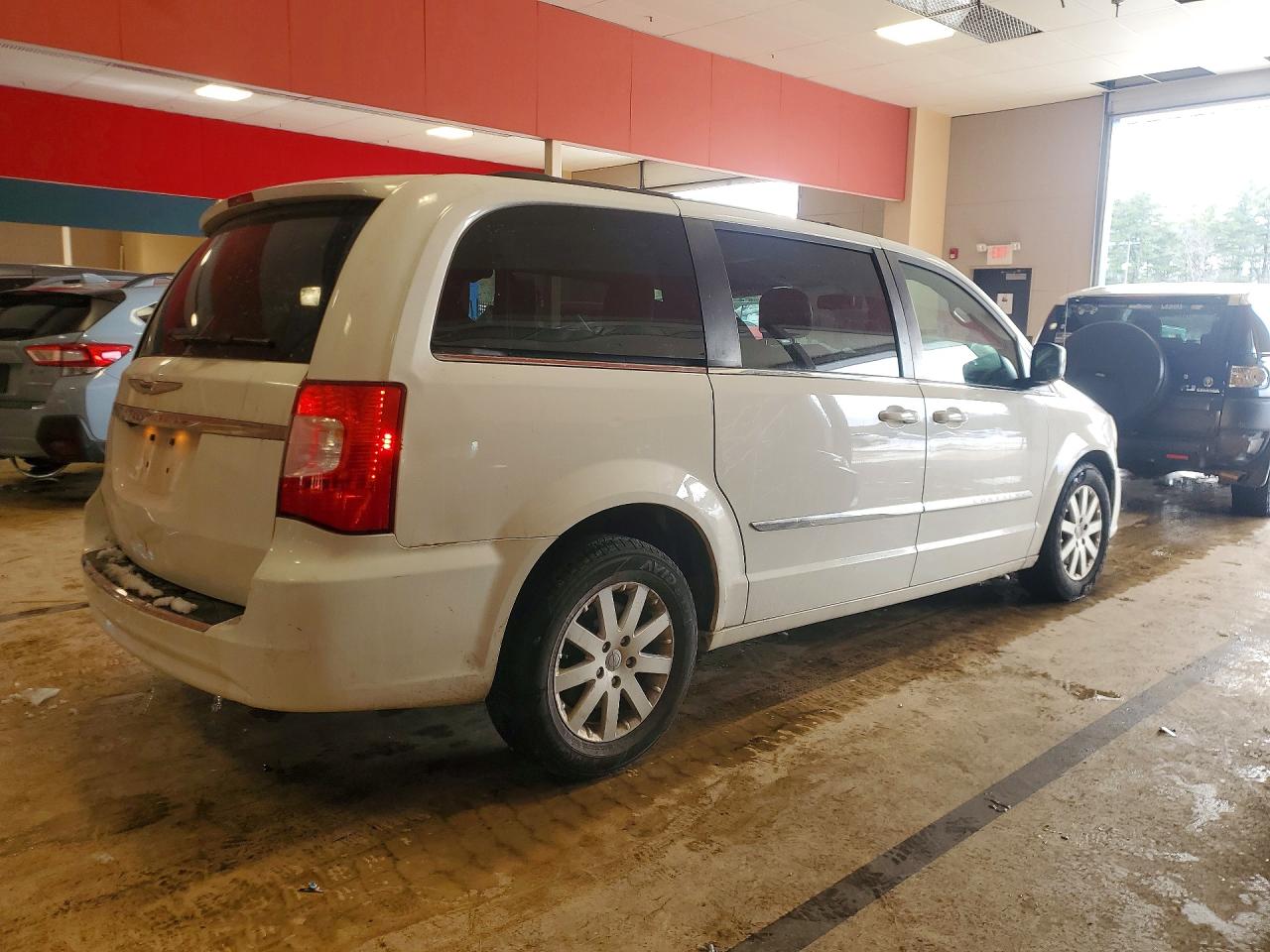 2013 CHRYSLER TOWN & COUNTRY TOURING photo 7