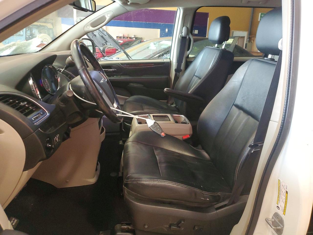 2013 CHRYSLER TOWN & COUNTRY TOURING photo 19