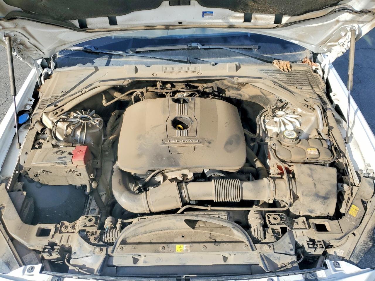 2017 JAGUAR XE PREMIUM photo 11