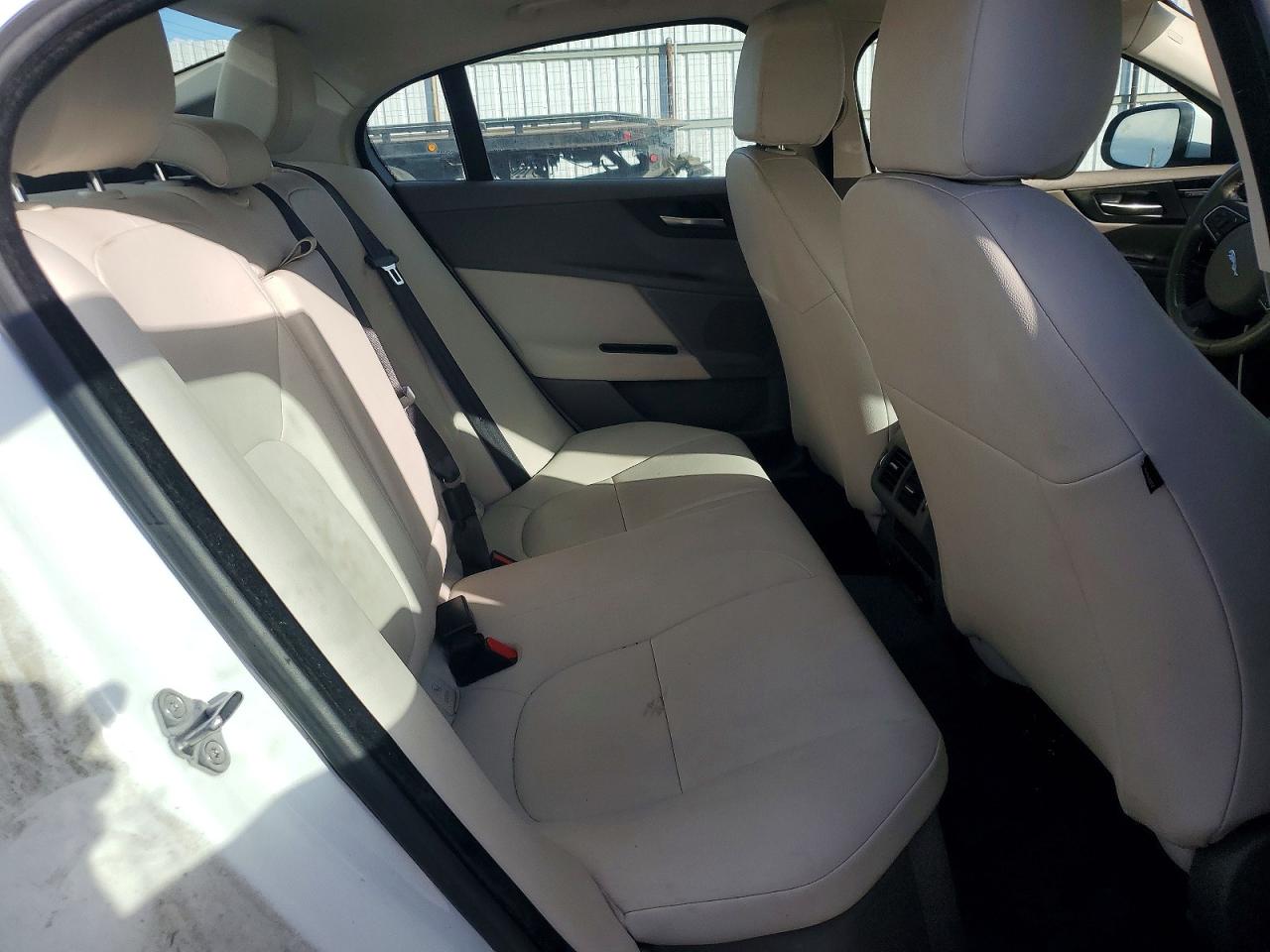 2017 JAGUAR XE PREMIUM photo 10