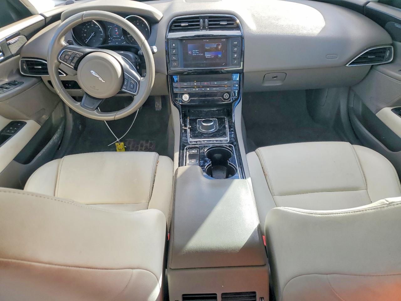 2017 JAGUAR XE PREMIUM photo 8