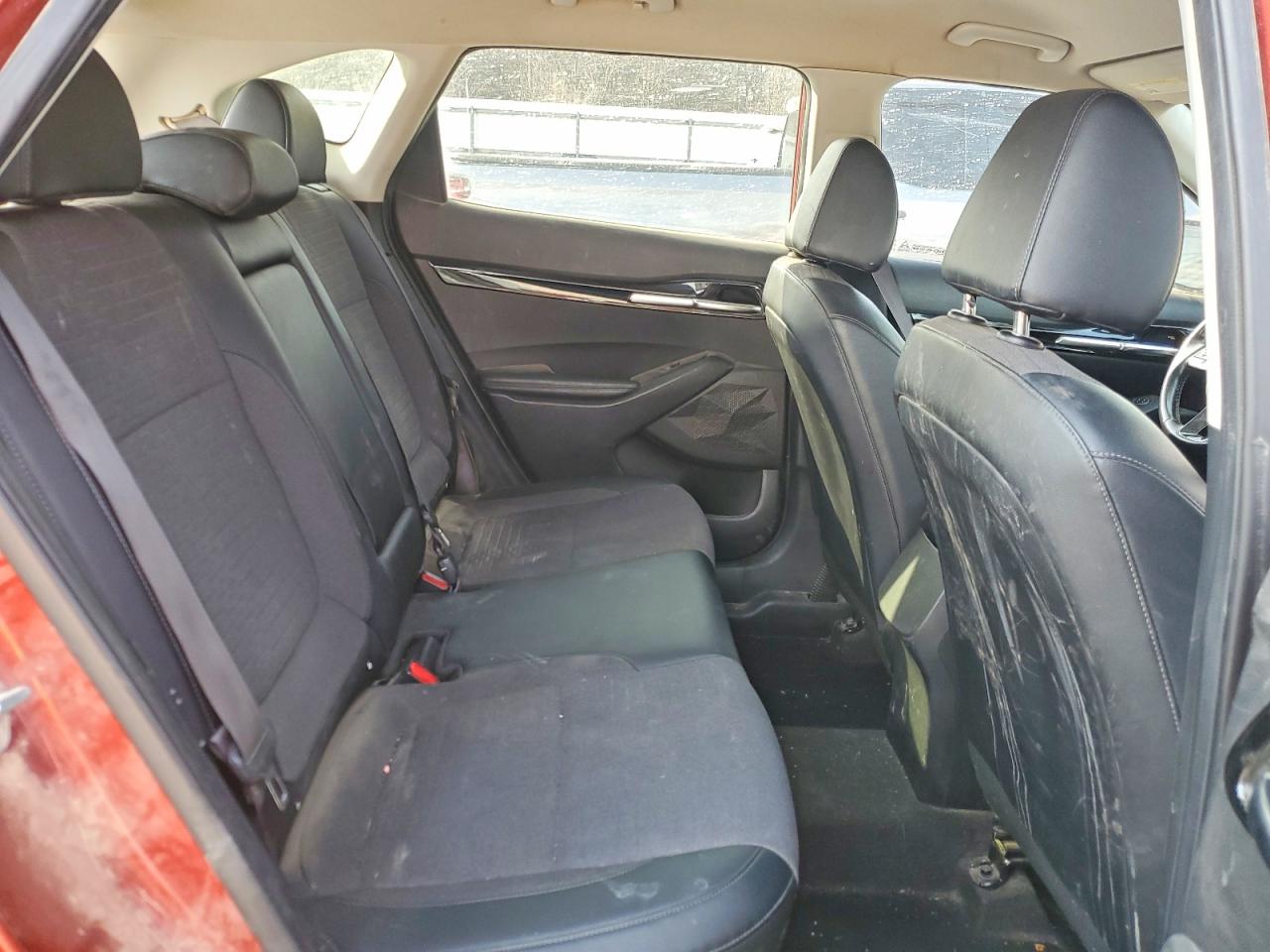 2021 KIA SELTOS S photo 11