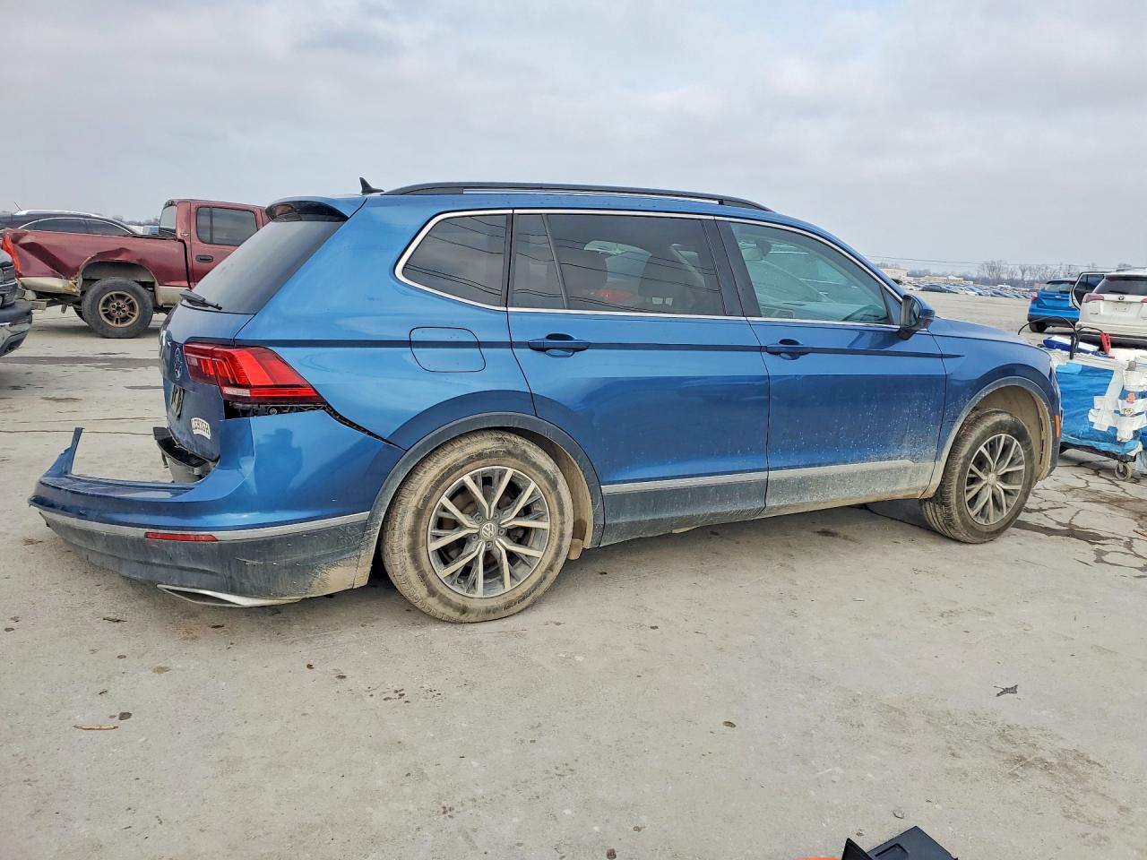 2020 VOLKSWAGEN TIGUAN SE photo 3