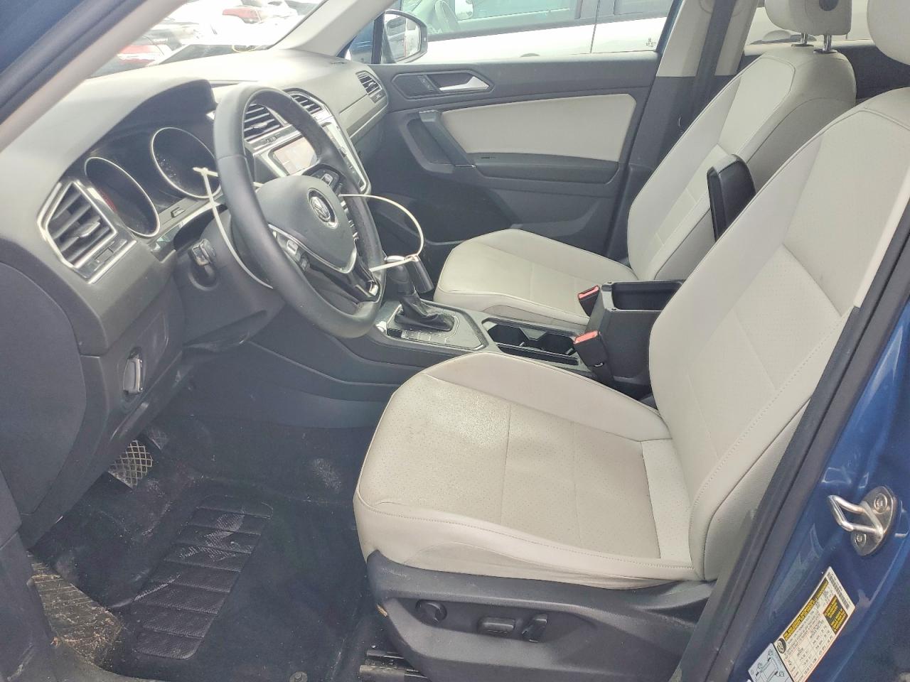 2020 VOLKSWAGEN TIGUAN SE photo 7