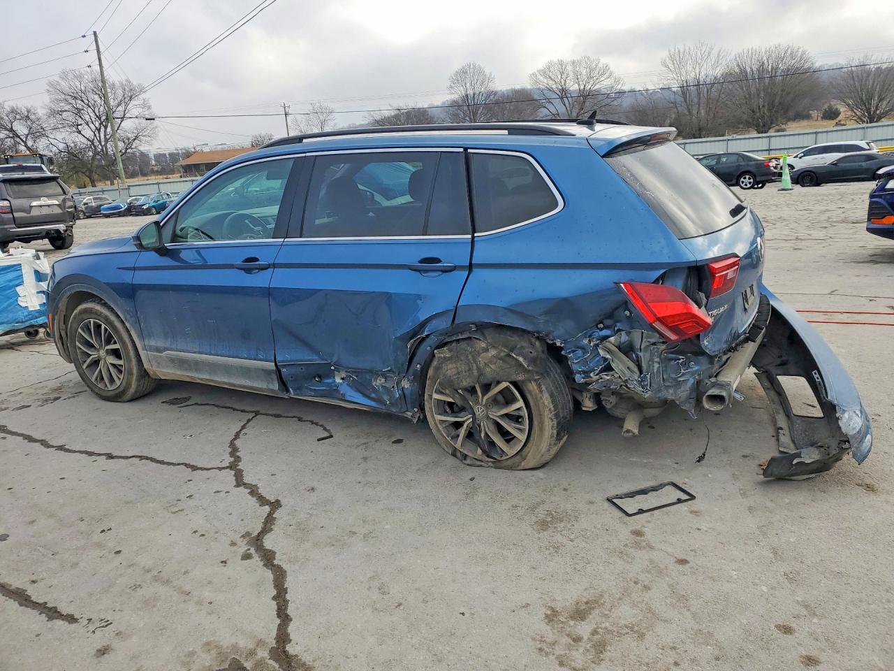 2020 VOLKSWAGEN TIGUAN SE photo 2