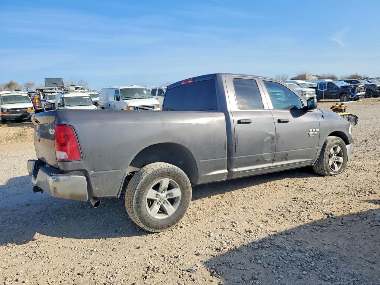 2021 RAM 1500 CLASSIC TRADESMAN photo 3