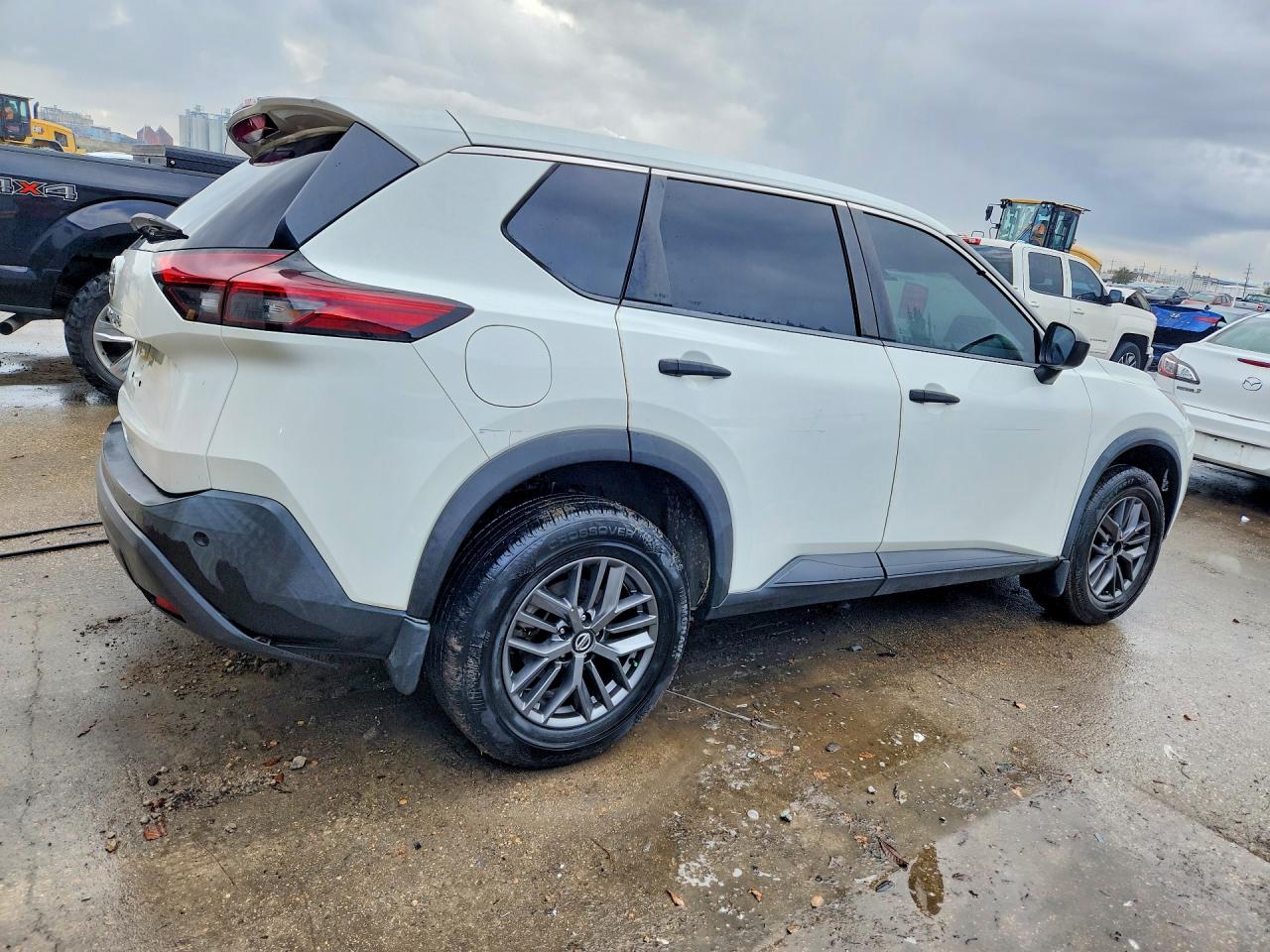 2021 NISSAN ROGUE S photo 3