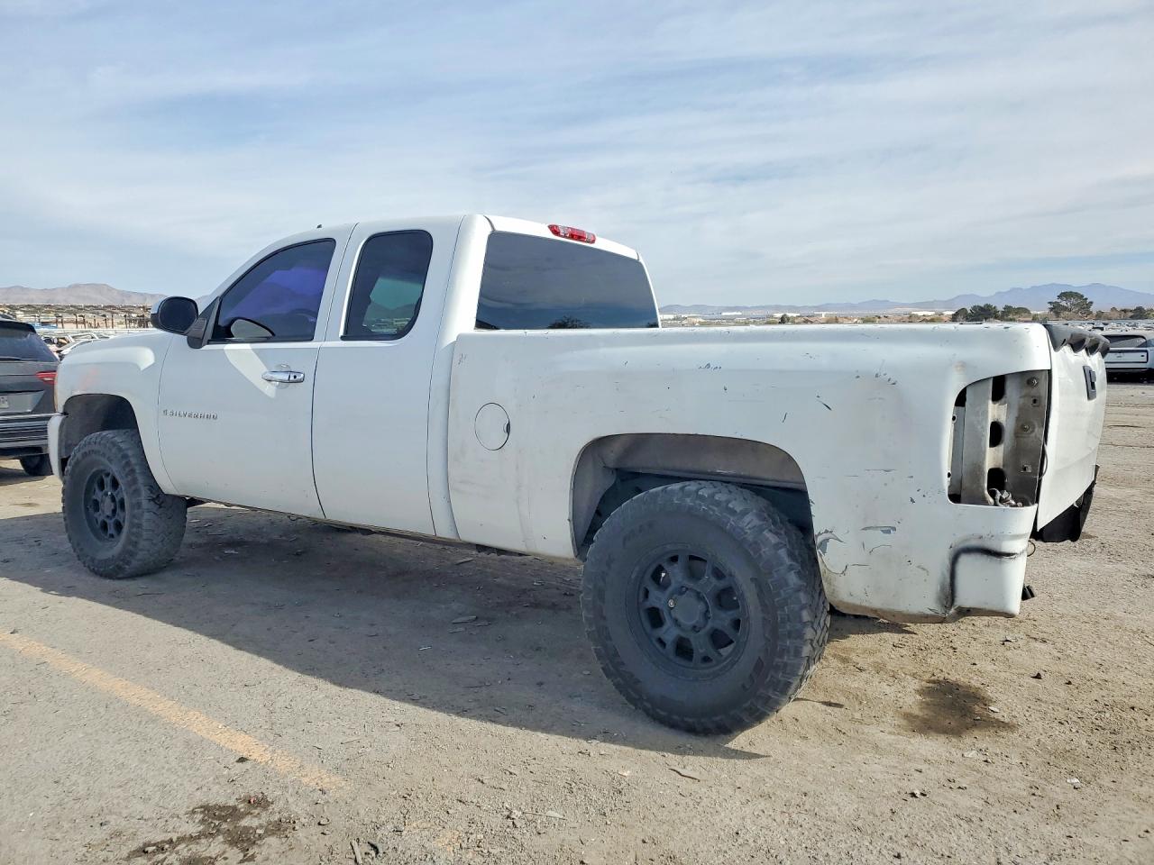2009 CHEVROLET SILVERADO C1500 LT photo 2