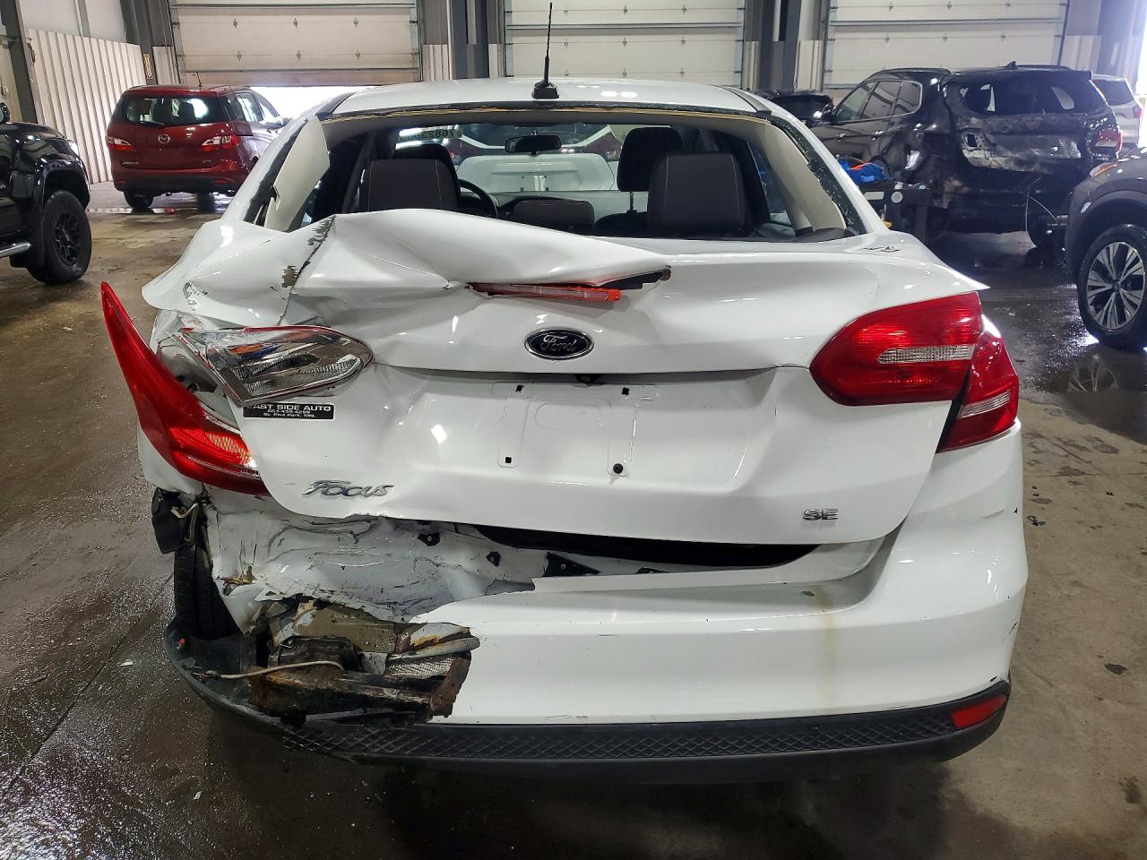 2017 FORD FOCUS SE photo 6