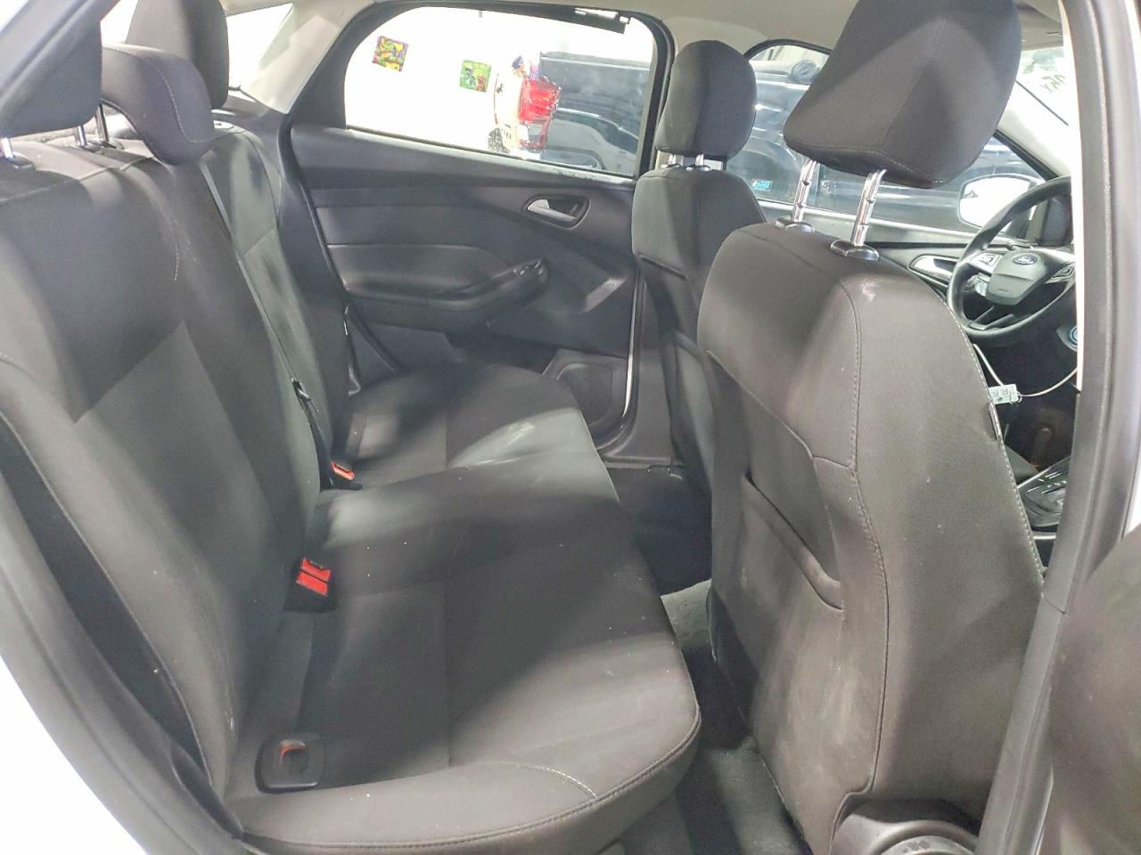 2017 FORD FOCUS SE photo 10