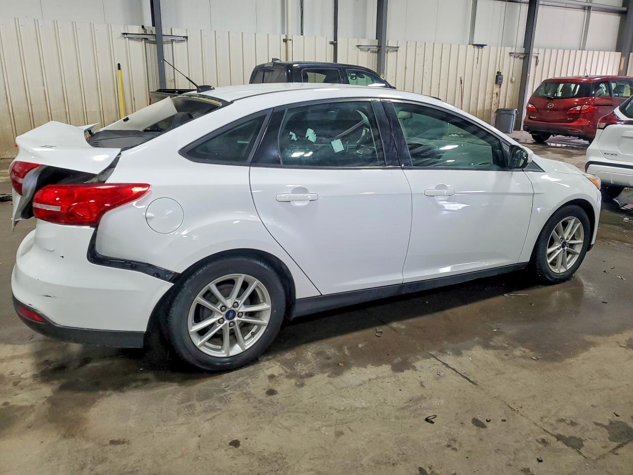 2017 FORD FOCUS SE photo 3