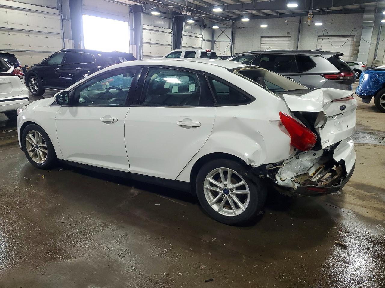 2017 FORD FOCUS SE photo 2