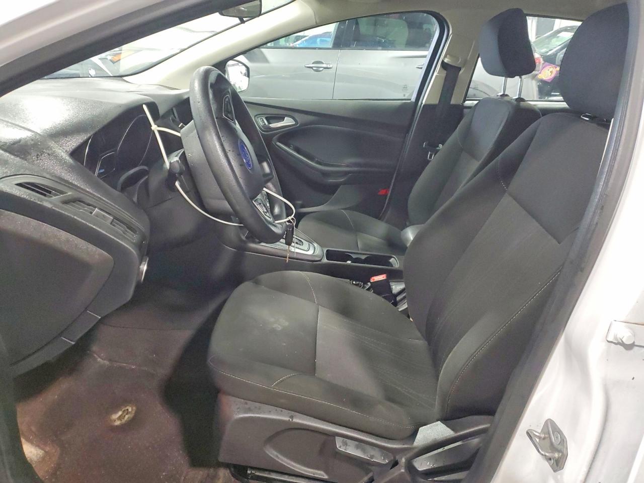 2017 FORD FOCUS SE photo 7