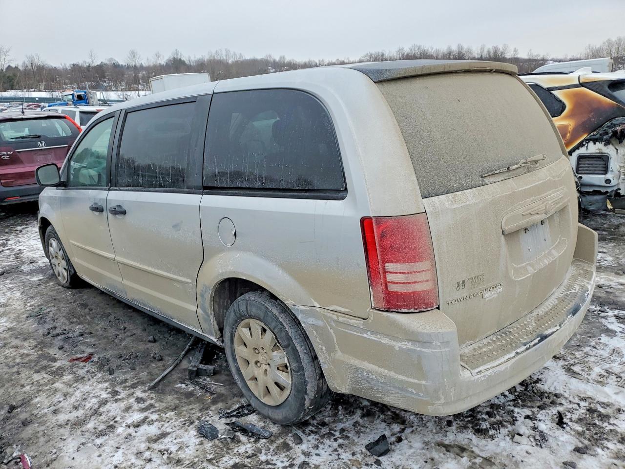 2008 CHRYSLER TOWN & COUNTRY LX photo 4