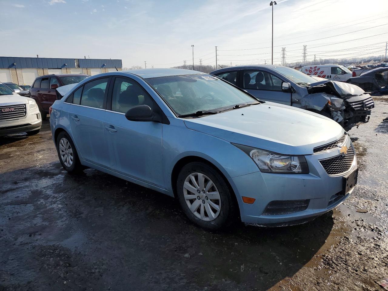 2011 CHEVROLET CRUZE photo 4