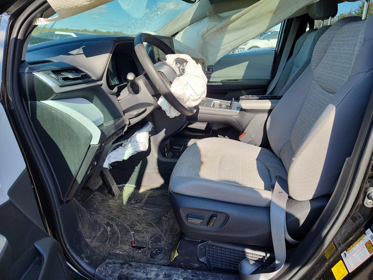 2025 TOYOTA SIENNA LE 8-PASSENGER photo 7