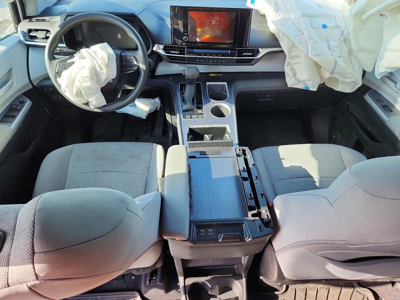 2025 TOYOTA SIENNA LE 8-PASSENGER photo 8