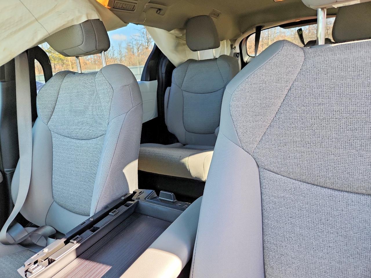 2025 TOYOTA SIENNA LE 8-PASSENGER photo 10