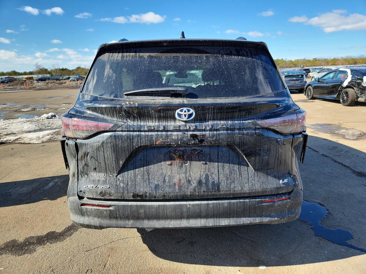 2025 TOYOTA SIENNA LE 8-PASSENGER photo 6