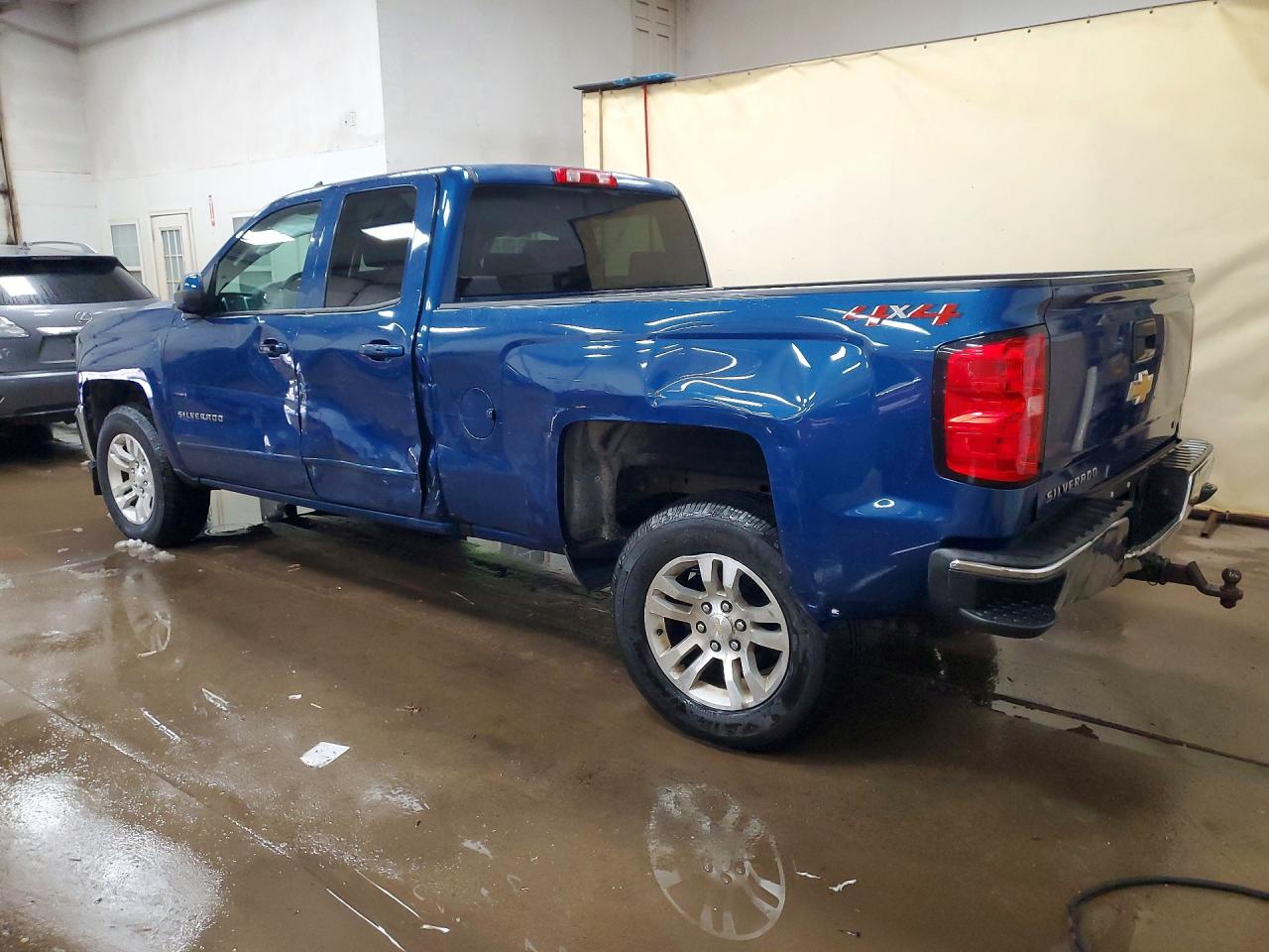 2018 CHEVROLET SILVERADO K1500 LT photo 2