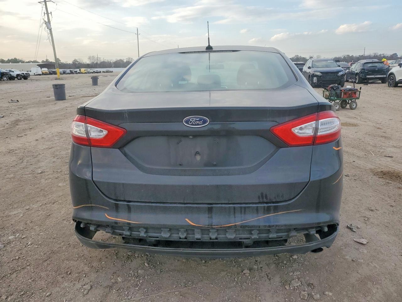 2015 FORD FUSION photo 16