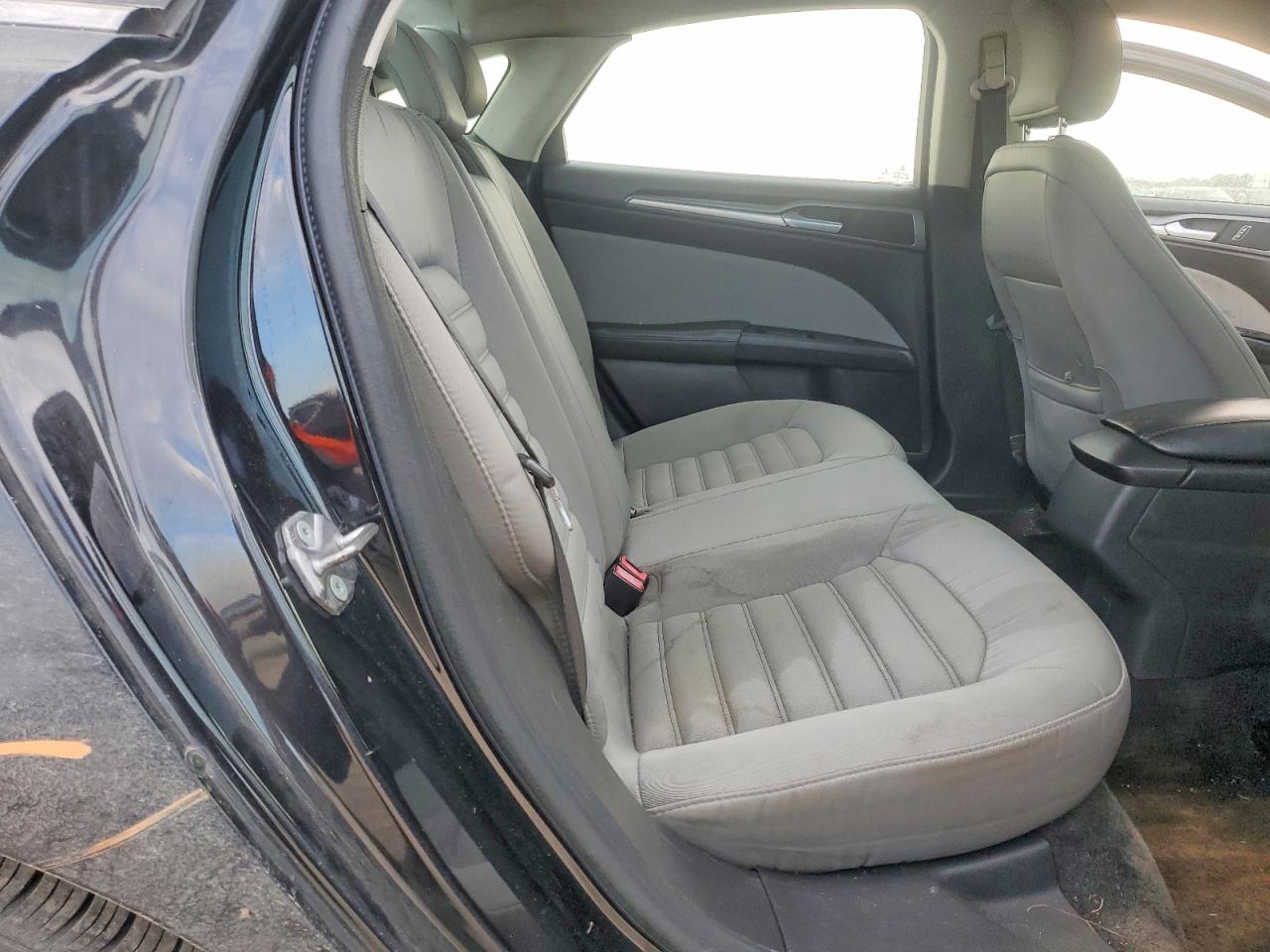 2015 FORD FUSION photo 28