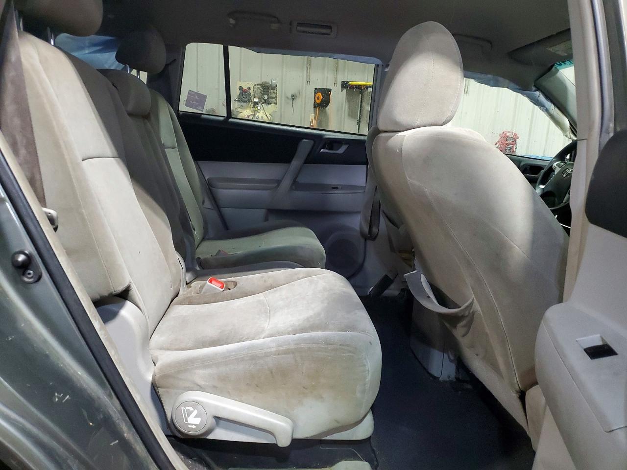 2012 TOYOTA HIGHLANDER BASE photo 11