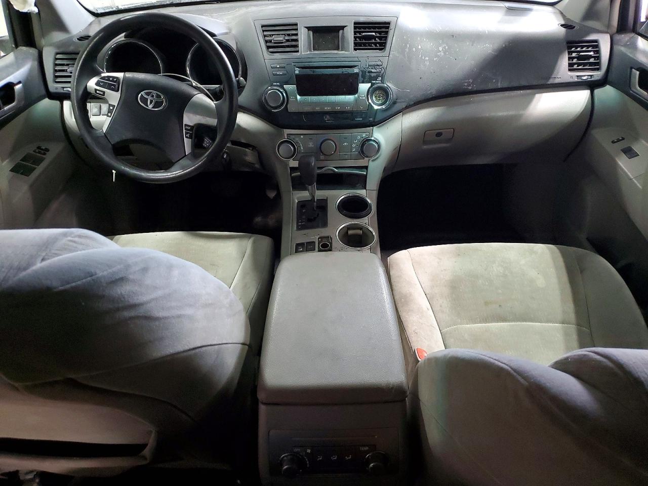 2012 TOYOTA HIGHLANDER BASE photo 8