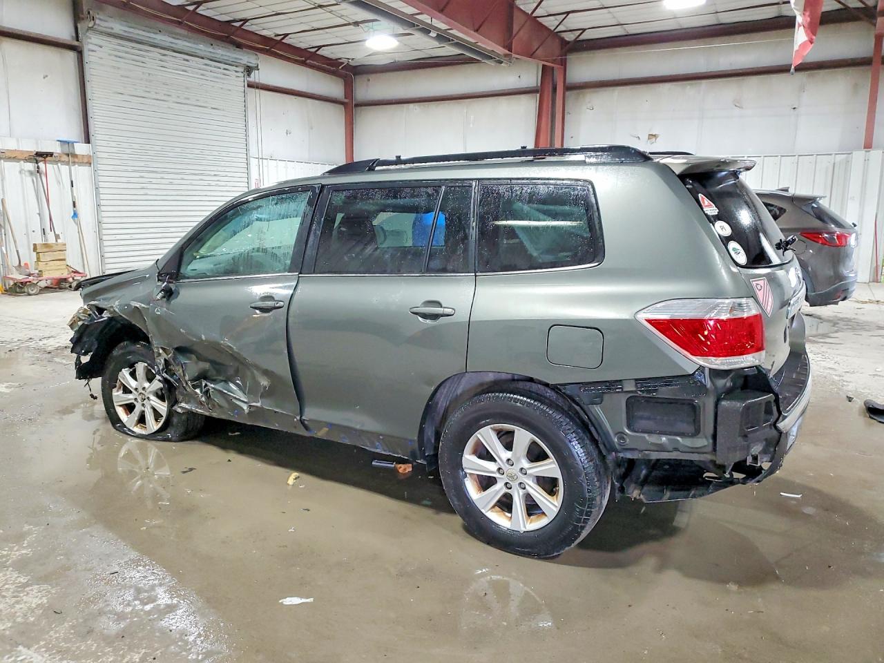 2012 TOYOTA HIGHLANDER BASE photo 2